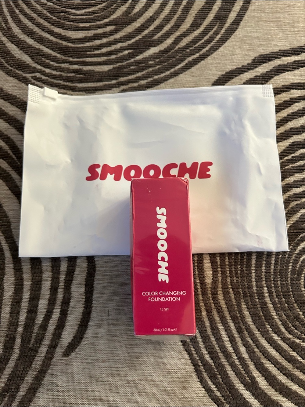 NWT Smooche Color Changing Foundation SPF 15 New With Bag